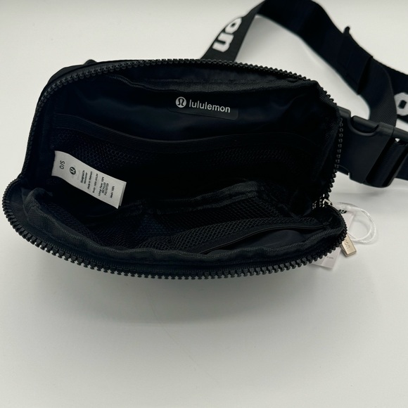 Lululemon Everywhere Belt Bag NWT - Picture 9 of 9